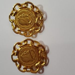 Vintage 1980's gold tone coin earrings with chain like boarder 1" pierced
